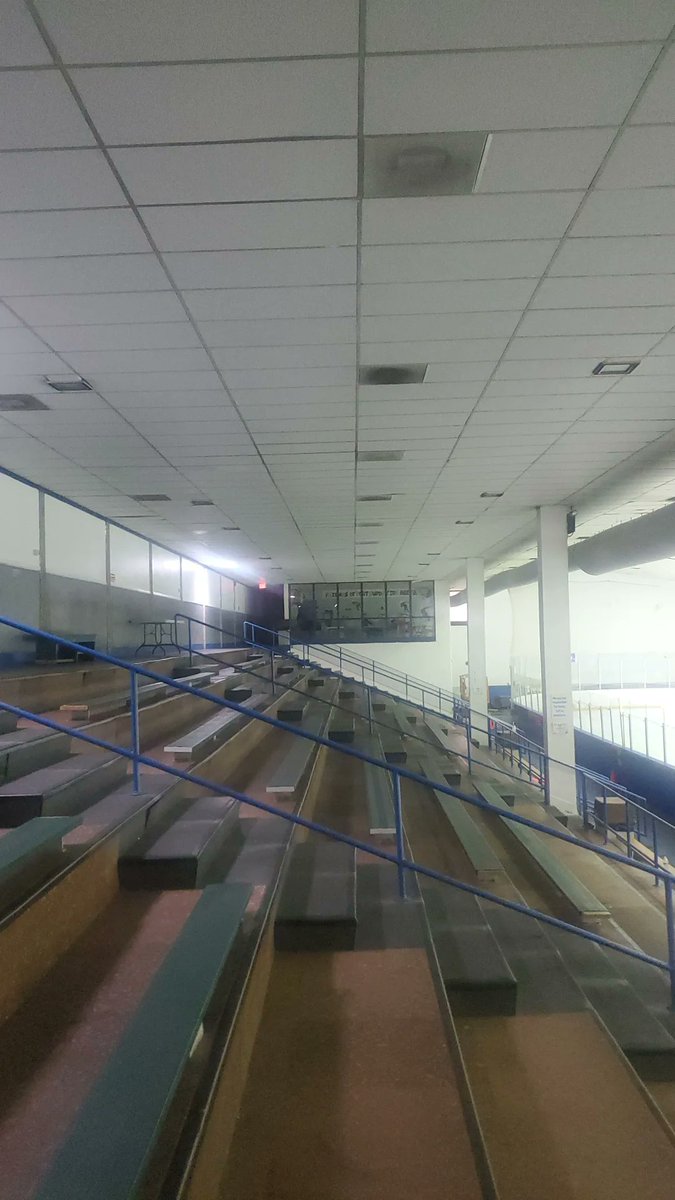 CRHRHockey's tweet photo. • Favorite wall
• Iconic rink bleachers with in your face pillars that go waaaay back 
• Spent a few birthdays in that party room
• The locker room walk that used to be two locker rooms
• The crowd

@FriendsofFDIA - it will return fresh and new https://t.co/TlRFSjjzxZ