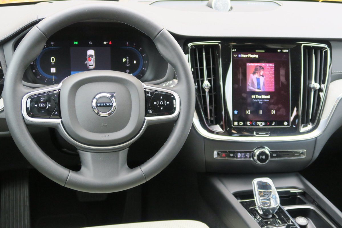 RWDonDemand's tweet photo. This week, its the 2023 Volvo V60 Cross Country.  Perfect for those who need more than a car, but less than an SUV. #volvocars #volvov60 #volvov60crosscountry, #volvowagon #volvolove #volvonation #volvolife #rwdondemand 
https://t.co/kBjIExKVdG https://t.co/OriQVRnc4e