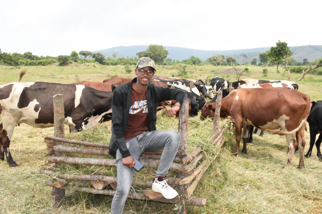 gatararaganza's tweet photo. Sasa twigire mu rwuri kuragira za #Kibamba na #Gaju iwabo w'Inka n'abantu @GatsiboDistrict 😍😍
@Ngabo_Karegeya natwe uzadusure maze tukwereke izacu, usibye ko zidatandukanye n'izo mu bigogwe daaa😂😊 https://t.co/wdkBMDrvnj