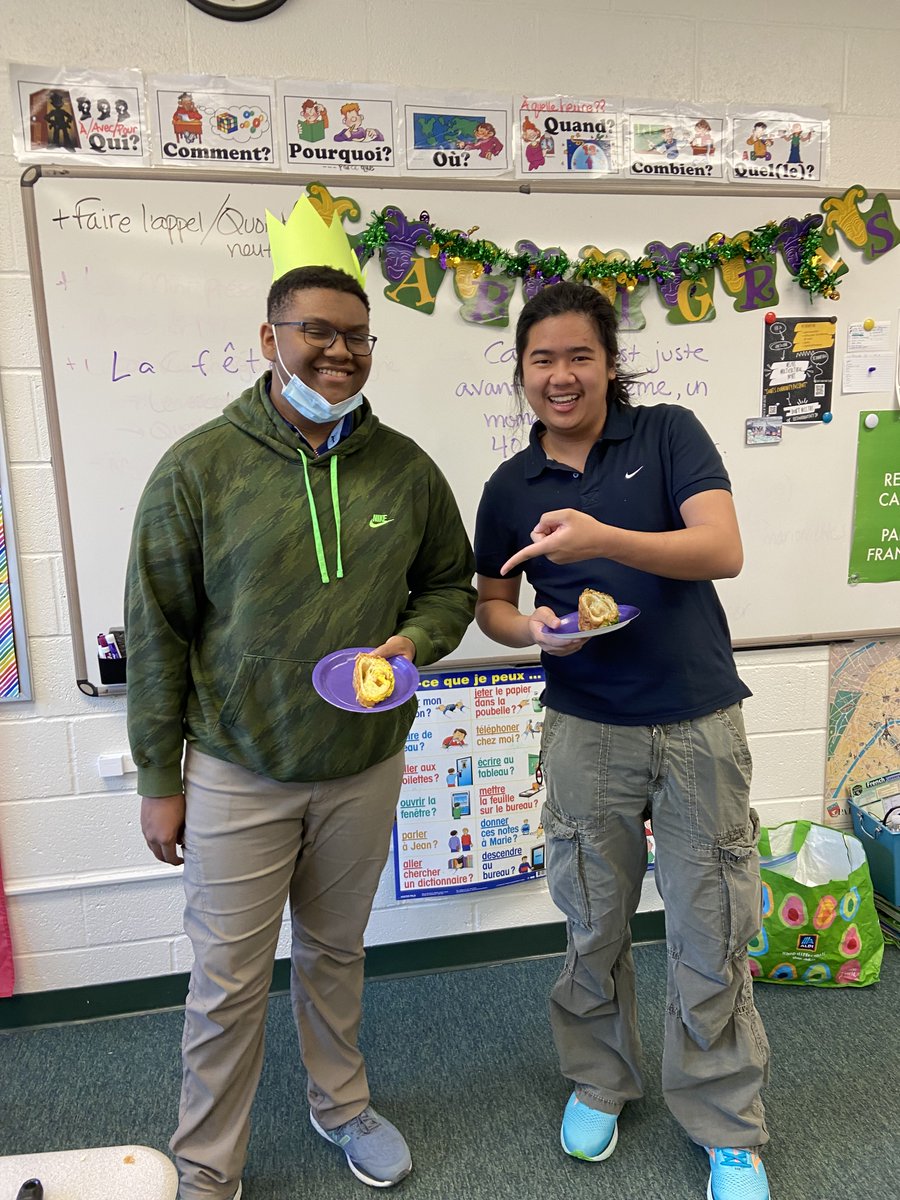 SSSASsaints's tweet photo. Upper School French students celebrated Mardi Gras with King Cake today! #MardiGras2023 #SaintsConnected #SSSASLanguages https://t.co/U2Yy8UnbOr