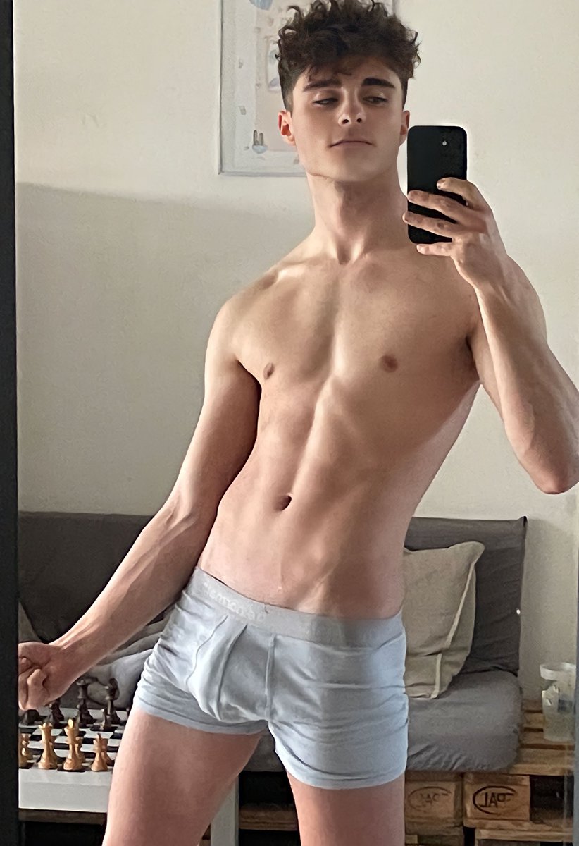 hugoo_dupre's tweet photo. RT pour que je montre la photo que j’ai fait juste après ���🍆 https://t.co/GChGEdmHzW