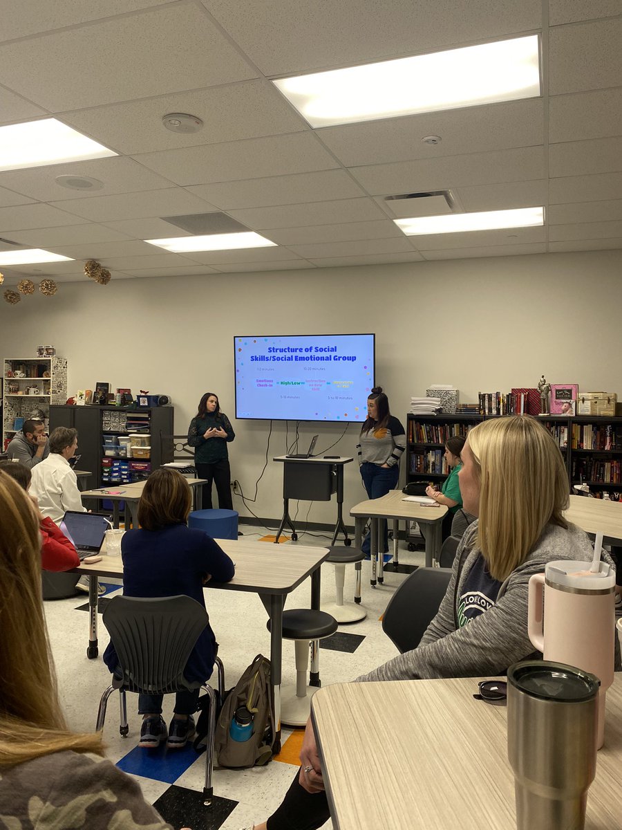 DUE_Principal's tweet photo. “Spotlight on Social Skills”
with Jamie Strain and Christina Welschmeyer! #DuelloStrong #wsdpd #sharefair @duello_elem https://t.co/I0daPYxket