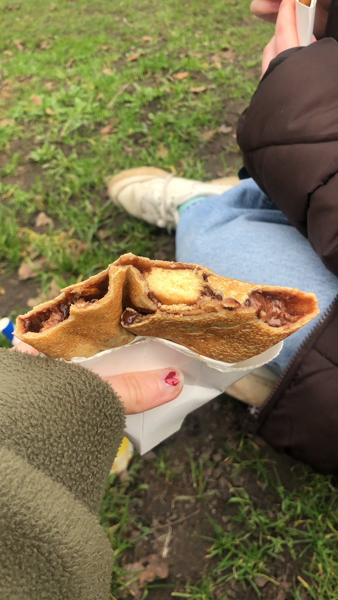 pretzelpilled's tweet photo. 2nd pancake of the day at lunchtime.. With chocolate , caramel and shortbread pieces Yummy !!!!! https://t.co/9PP4thE4zo