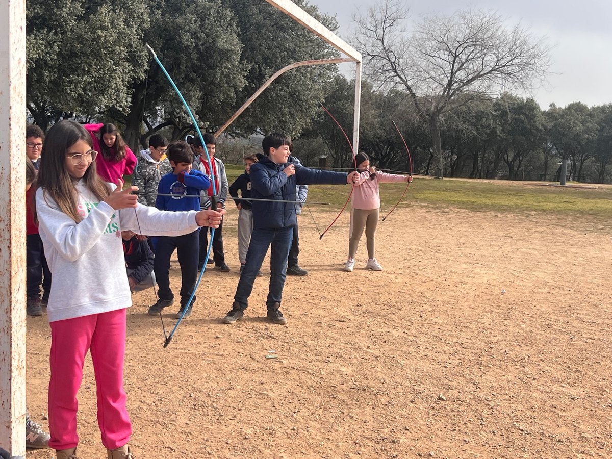 fecsjvmu's tweet image. Aquí podemos ver el 2º día en @farmcamp_ancora de nuestros alumnos de 2ºESO, tiro con arco y contacto con los animales. #megustamicole #somosFEC @colegiosfec