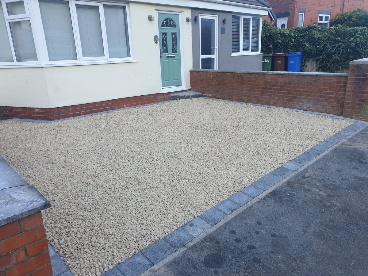 GOAheadGardens's tweet photo. New #Driveway installed. Decorative gravel is a cost effective way to revamp your driveway. Very attractive, and easy #Maintenance. Thanks for looking - the #GoAheadGardens team. https://t.co/kBh1JY0wWf