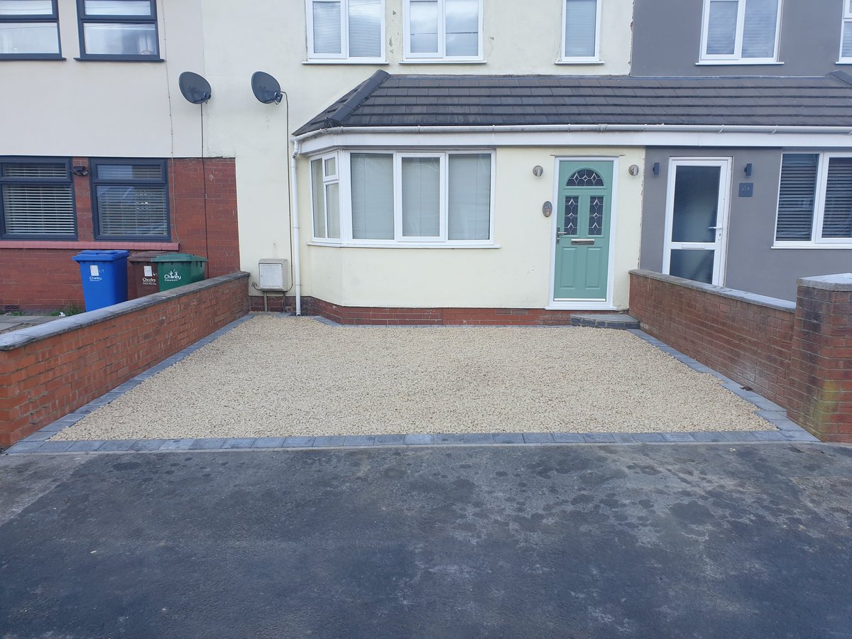 GOAheadGardens's tweet photo. New #Driveway installed. Decorative gravel is a cost effective way to revamp your driveway. Very attractive, and easy #Maintenance. Thanks for looking - the #GoAheadGardens team. https://t.co/kBh1JY0wWf