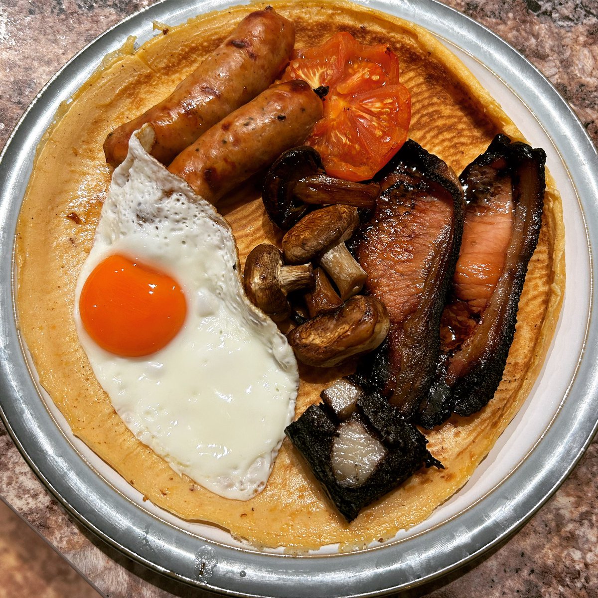 AnnaLongthorp's tweet photo. 🇬🇧Thank you #teamarable 🌾 for the flour, #teampoultry 🐓for the eggs 🥚 and #teamdairy 🐄 for the milk 🥛
🥞 #shrovetuesday #pancakeday
How did you eat yours?! 😋 #blacktreaclebacon #nomnom #farmtotable
@biteintobritish #biteintobritish #backbritishfarming 🇬🇧 https://t.co/NBdPfnkZ08