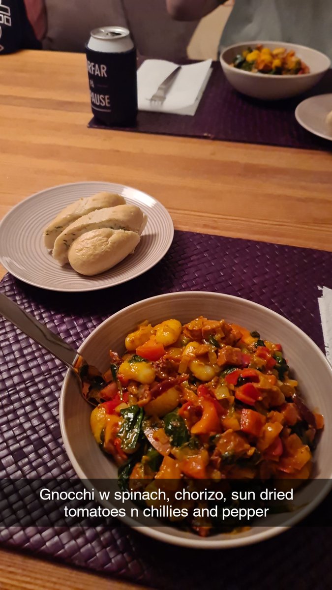 The cooks -> the food