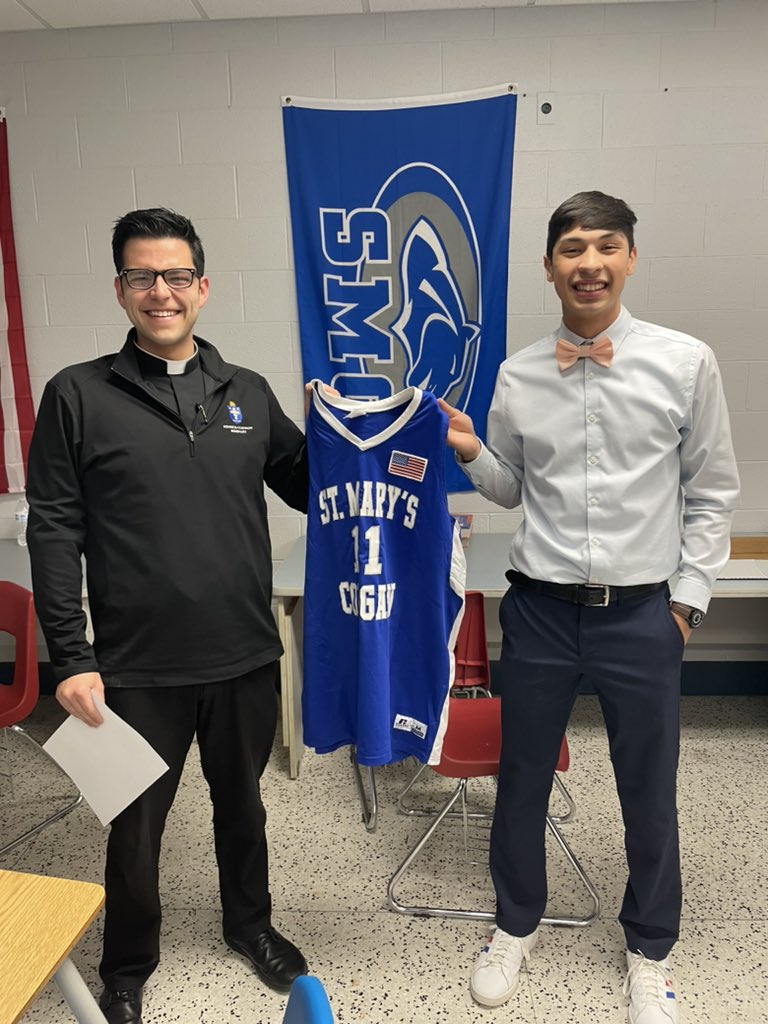 ColganBB's tweet photo. For home games our seniors are giving out their old jerseys to staff members that have had a positive influence in their life! Thank you for all that you do for our student-athletes!!
#TheColganWay βοΈππ https://t.co/BnJHXHpyXc