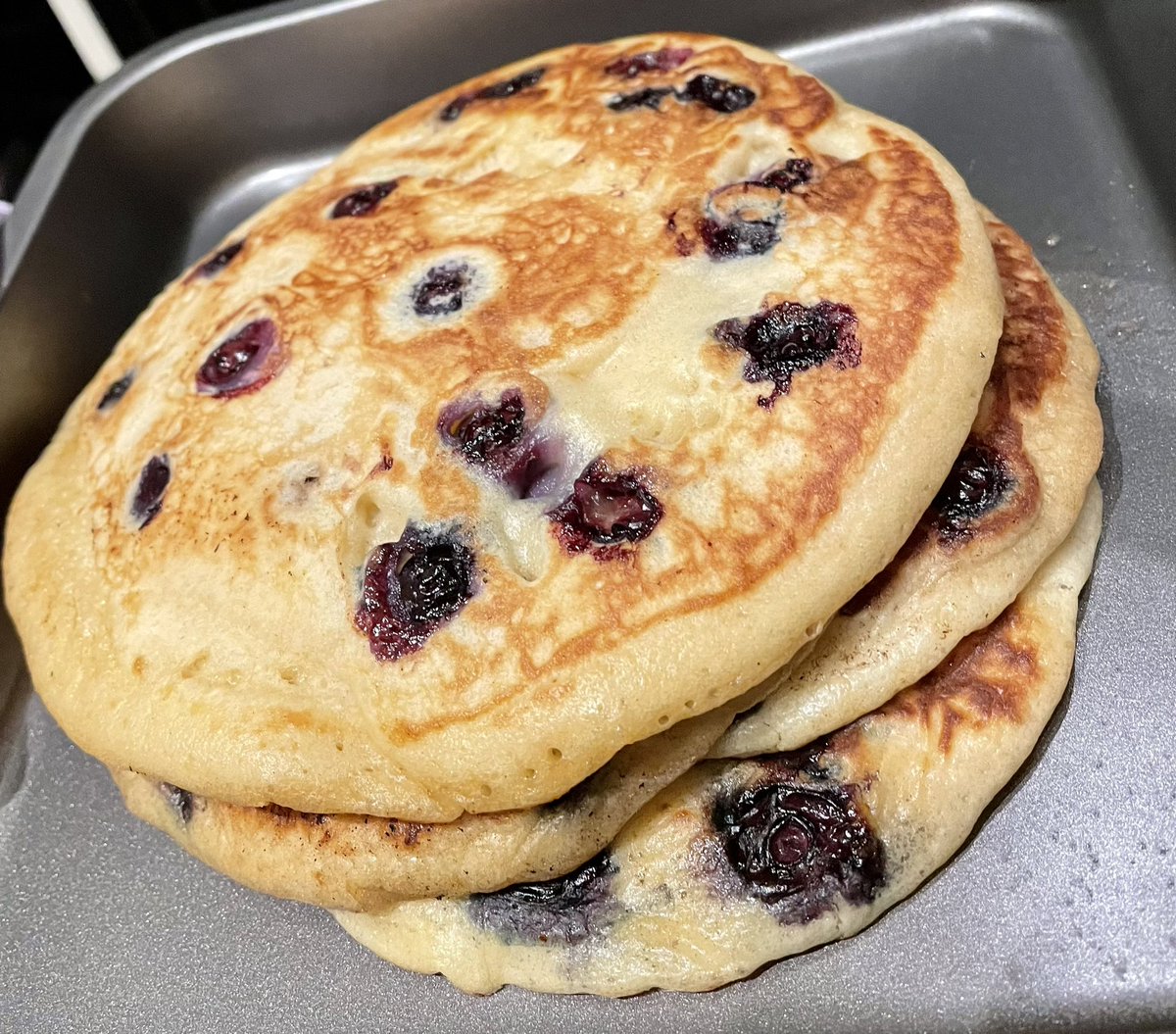 TreatSatisfact's tweet photo. Happy Pancake Day! We had blueberry pancakes topped with white chocolate &amp; biscoff crumbs. What’s your favourite way to eat them?😍 

#PancakeDay #PancakeDay2023 https://t.co/D4tLG1kSJx