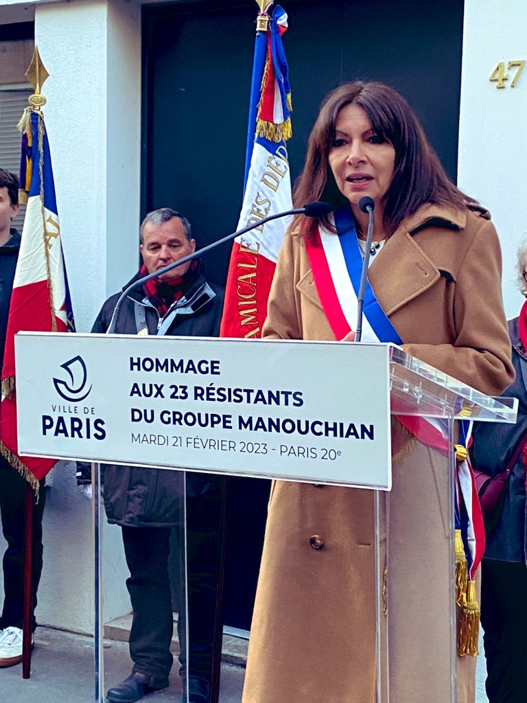 lau_patrice's tweet photo. Nous étions beaucoup cet après-midi autour de la Maire de Paris pour saluer la mémoire de #MissakManouchian à #Paris20 et celle de son Groupe de camarades résistants Morts pour la France, ces frères étrangers tombés pour garantir notre liberté. Ouvrons leur grand le #Pantheon https://t.co/K3tnIb1w3H