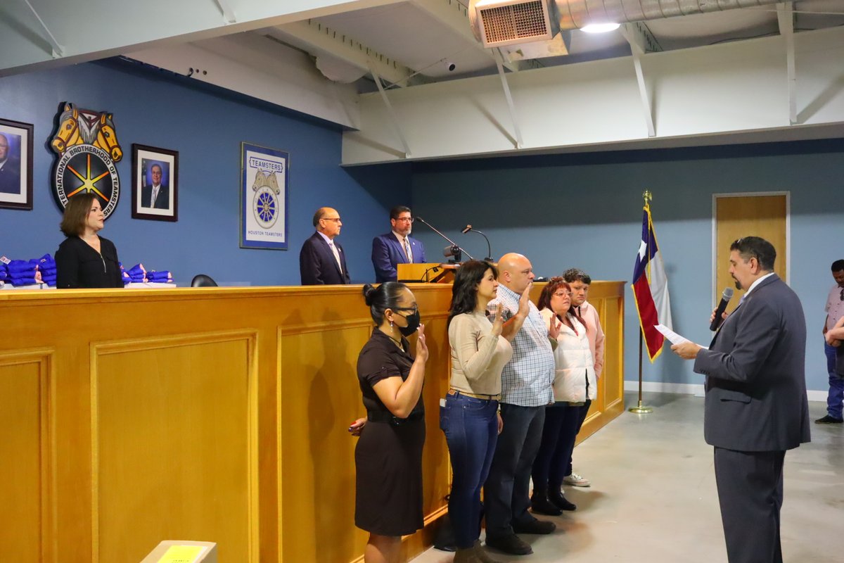 teamster988's tweet photo. At Sunday's General Membership Meeting, Local 988 President Robert Mele was honored to swear in several new Members, including:
Corrinne Desantis - First Student
Wayne Lange - HFT
Claudia Morera - HFT
Bryce Nazario - First Student
Congratulations! #988Strong #TeamsterStrong https://t.co/qepKYv25dT