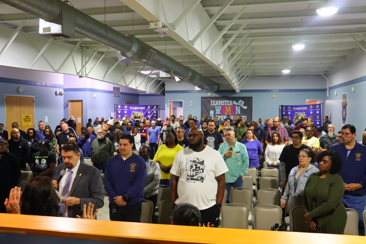 teamster988's tweet photo. At Sunday's General Membership Meeting, Local 988 President Robert Mele was honored to swear in several new Members, including:
Corrinne Desantis - First Student
Wayne Lange - HFT
Claudia Morera - HFT
Bryce Nazario - First Student
Congratulations! #988Strong #TeamsterStrong https://t.co/qepKYv25dT
