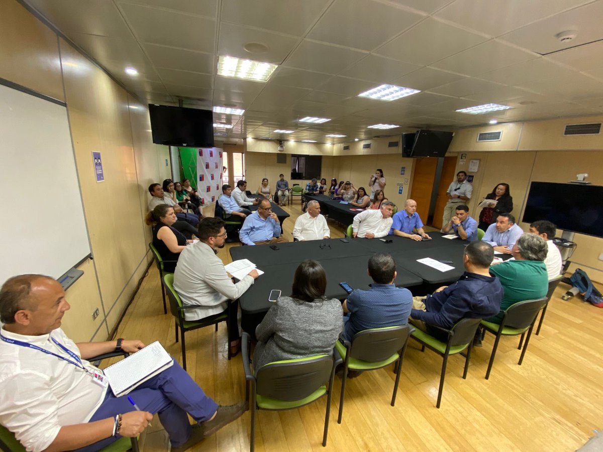Juaneduardoconc's tweet photo. #AlcaldesChiloé junto a gremios de la Salud Primaria Municipal reunidos en @ministeriosalud con #Subse @AraosFernando.

Pedimos se reconsidere entrega #AsignaciónDesempeñoDifícil, si no ocurre afectará ingresos de 380 trabajadores #SaludMunicipalCastro y 1000 nivel provincial https://t.co/MWdCgqm6VK