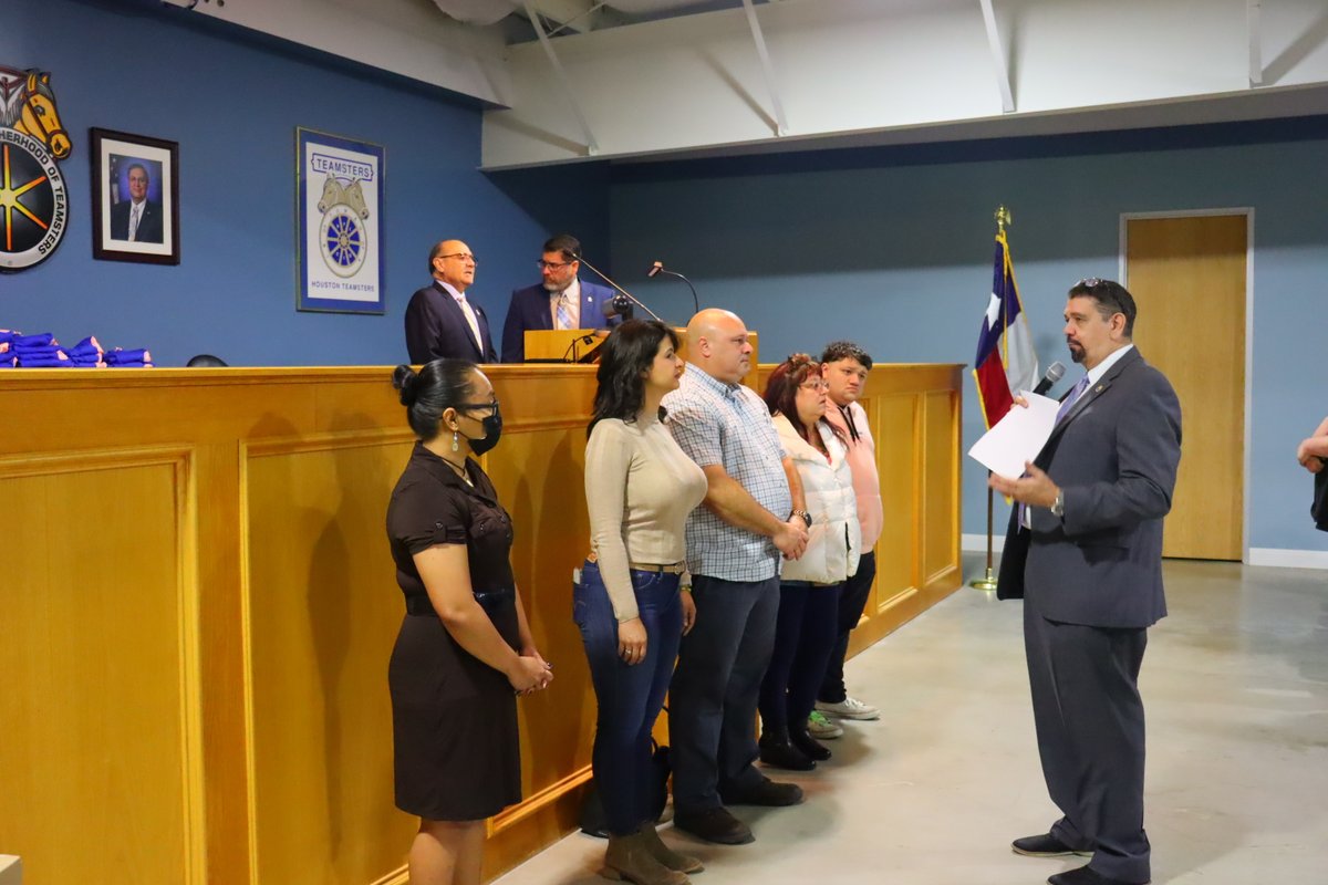 teamster988's tweet photo. At Sunday's General Membership Meeting, Local 988 President Robert Mele was honored to swear in several new Members, including:
Corrinne Desantis - First Student
Wayne Lange - HFT
Claudia Morera - HFT
Bryce Nazario - First Student
Congratulations! #988Strong #TeamsterStrong https://t.co/qepKYv25dT