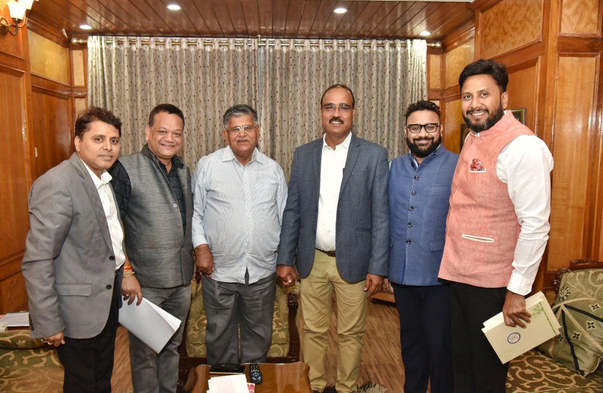 Manojlundia's tweet photo. हमारे असम राज्य के आने वाले कल में राज्यपाल के रुप में शपथ लेने वाले आदरणीय श्री गुलाब चन्द कटारिया जी से आज गुवाहाटी पहुंचने पर #Sssam #rajbhawan जाकर मुलाकात की तथा उन्हें शक्ती पीठ मां कामाख्या की इस पावन भूमि की सेवा करने की अग्रिम शुभकामनाए दी 🙏
@lubindia
@lubpurvottar https://t.co/I5XgO1zwIG