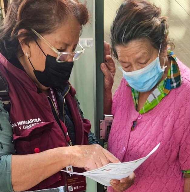 SEBIEN_cdmx's tweet photo. Diariamente el equipo de Participación Ciudadana de #SIBISO e @INED_CDMX visitamos a las personas mayores de la Ciudad para informarles sobre el cambio de su tarjeta del @bienestarmx y reciban su pensión.

¡Estamos para servirte! 🪪🫶🏼

#EnvejecimientoDigno
@Claudiashein https://t.co/OqAapwYFkw