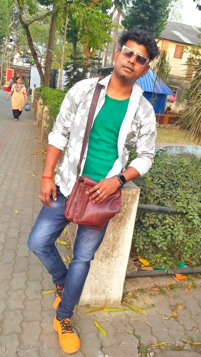 NeelSaha18's tweet photo. @RCEpvt @iamrajchoco @subhashreesotwe Rajda Tomar porodaction notun kono project kaje amra sujog pabo na .... https://t.co/GNT2gUIGXm