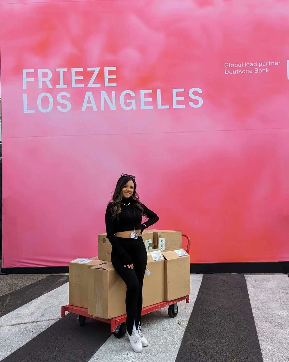 __urfavtaurus's tweet photo. y e a r 2 🖼️🎨
the fabulous life of the distrib team
#friezela #werk #distributionteam https://t.co/1D0AYOd6zh