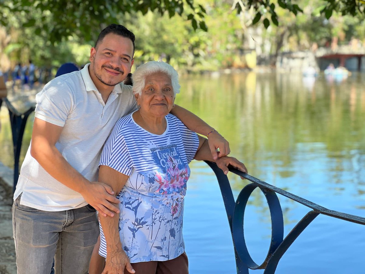 franknerperez's tweet photo. Hola

¿tienen una Bisabuela tan bonita como la mía?🥹💙 

Ya, solo venía a presumirla❤️
#Twitter https://t.co/ivOI7HIaCB