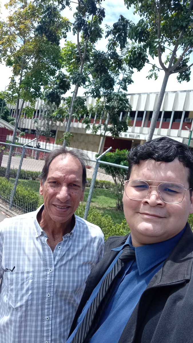 RobnnyN's tweet photo. Hace unos años el Profesor Antonio Grilli me dio clases de Introducción al Derecho. 

Hoy, en el marco de una Audiencia de Presentación, realizamos una Defensa Técnica conjunta como Abogados Defensores, logrando una Libertad con Medidas Cautelares.

Abogados Ucabistas. 🔰 https://t.co/CJXPvstLdQ
