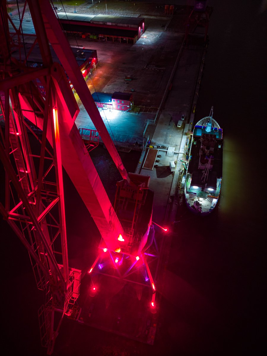 SHIP FROM ABOVE ⚓️

#port #ship #boat #travelphotography #cityphotography #city #night #nature #streetphotography #street #arealphotography #igstreet #thisisgbg #photography #photo #photoftheday #mini3pro #shotondji #drone #shotondji #djicreator #nightview #photographer #drones