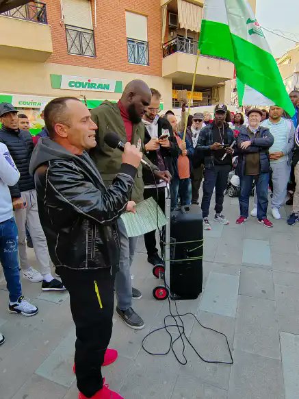 El Campo de Albuñol
¡LA EXPLOTACIÓN LABORAL VERGONZANTE!

-Salarios de miseria, fraude empresarial a la Seguridad Social, jornadas de trabajo extenuantes e interminables, así como la falta permanente de derechos para hombres y mujeres en las tareas agrícolas, esta es la realidad