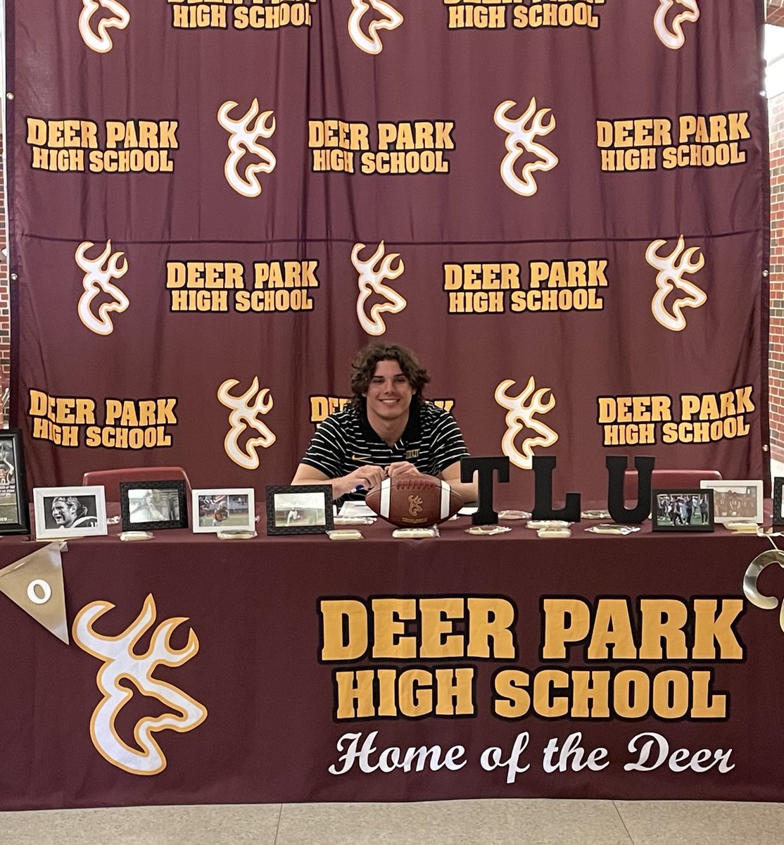 DeerFootball's tweet photo. Congrats to our guy @dino_d2 signing with @TLU_Football ! ✍️🦌

#PartyAtThePark | @dino_d2 @TLU_Football @Aflynn813 https://t.co/hyifVXccKe