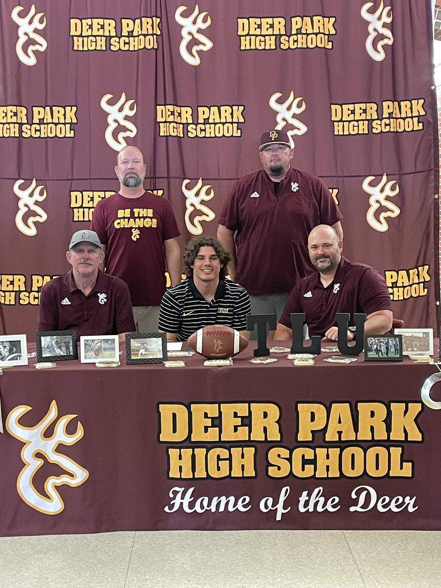 DeerFootball's tweet photo. Congrats to our guy @dino_d2 signing with @TLU_Football ! ✍️🦌

#PartyAtThePark | @dino_d2 @TLU_Football @Aflynn813 https://t.co/hyifVXccKe