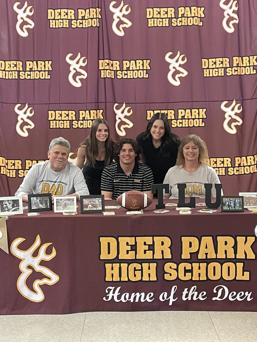 DeerFootball's tweet photo. Congrats to our guy @dino_d2 signing with @TLU_Football ! ✍️🦌

#PartyAtThePark | @dino_d2 @TLU_Football @Aflynn813 https://t.co/hyifVXccKe
