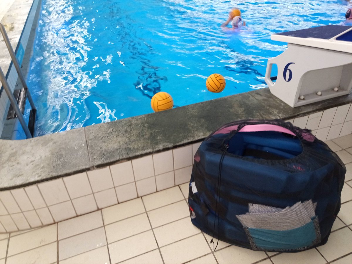 Na de waterpolo zit Aquarunning in baan 6. Laatste training van deze trainingscyclus. Volgende week begint de nieuwe trainingscyclus.
#aquarunning #aquasport #zwembad #hardlopenisleuk #schokbelasting #blessurepreventie #hardlopen #nijmegen