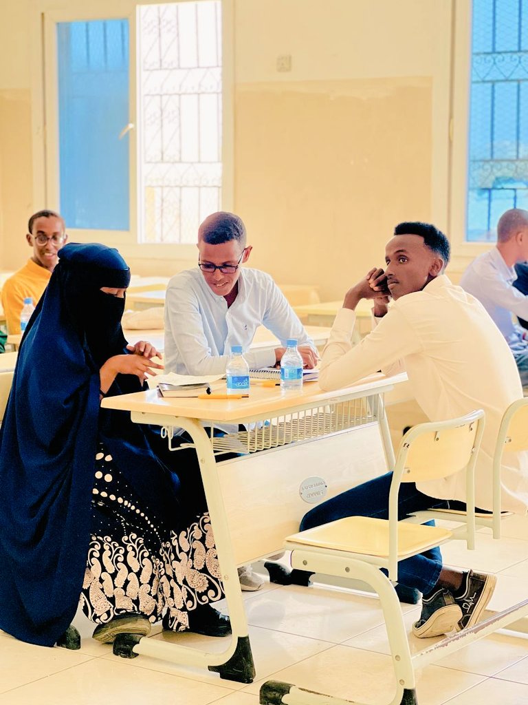 Fasa_Simad's tweet photo. 21 - February waxa bilowday doodcilmiyerdka kulliyada xisaabadka ,. Waxa lagu daah furay fasalada kala ah BACC-28-A vs BAU-01. 
Waxa furay kukanka gudoomiyaha iyo ku xigeenka . 
Waxa soobaxay fasalka BAU-01. 
Congratulations 🎉 https://t.co/If0ae4jFmJ