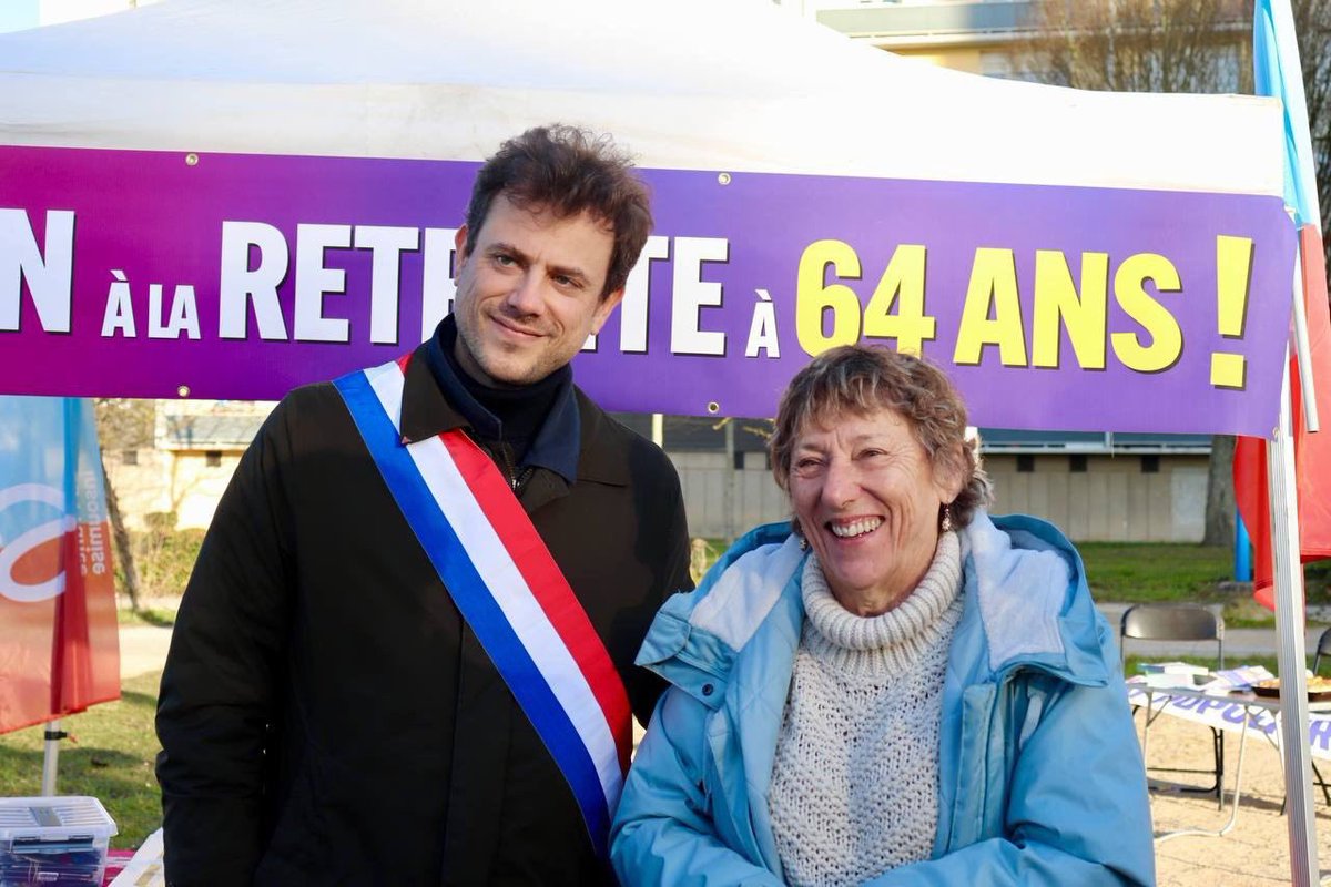 CaravanesPop's tweet photo. 🚐 CARAVANE POPULAIRE #POURNOSRETRAITES – Étape 1 : Lucé avec @PaulVannierFI.

🗣️ "Pour le personnel hospitalier, 64 ans c'est non ! Je peux pas faire grève mais je remercie tous ceux qui se battent pour nous" Myriam, infirmière.

#CaravanePopulaire 
👉 https://t.co/dHHTjUaodO https://t.co/6mz47qCLPh