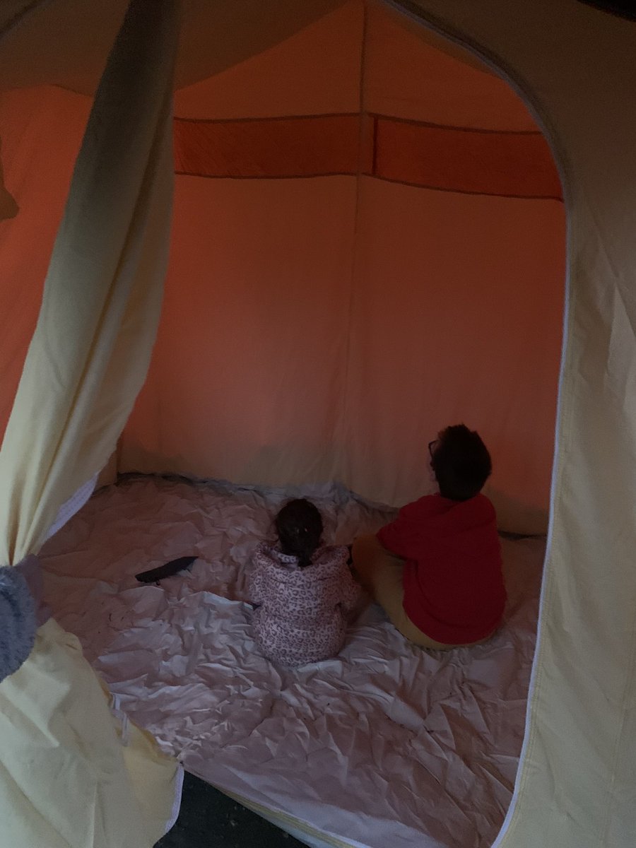 Coraliitooo's tweet photo. Hola gent! Venc esta tenda de campanya. La tela es prou grossa pel que no filtra el aigua tan facil. Es per a 2/3 persones. Si hi ha algú interessat que em parle😊 s'agraix disfusio!🤘🏼 https://t.co/Ivkt7vEvJ3