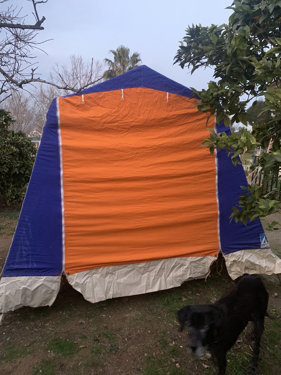 Coraliitooo's tweet photo. Hola gent! Venc esta tenda de campanya. La tela es prou grossa pel que no filtra el aigua tan facil. Es per a 2/3 persones. Si hi ha algú interessat que em parle😊 s'agraix disfusio!🤘🏼 https://t.co/Ivkt7vEvJ3