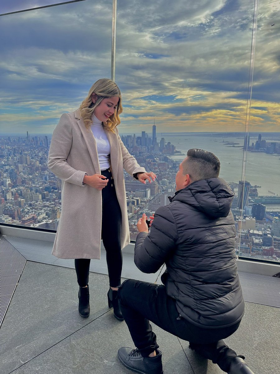 Esmeraldms's tweet photo. I said yes!!

Me caso con el amor de mi vida!!💍🤍 https://t.co/x8RPUY4I2x