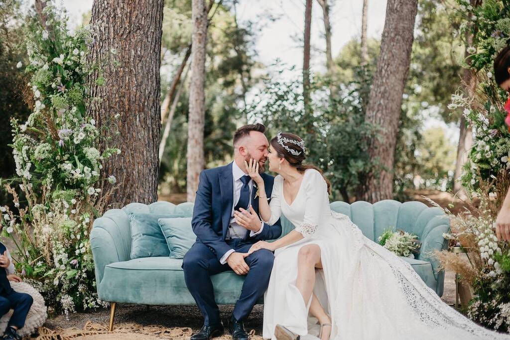 Seguro que alguna vez, algún amigo o amiga, os ha intentado emparejar con alguien con quien creía que ‘pegabais’ a la perfección…

Así es como empieza la historia de Paqui y Pedro. ♥️

#NoviosMeraki P&amp;P
Fotos @clickandpum 
En @fincaelsenyoret <a href="/evento/">evento</a>… instagr.am/p/Co74ZIutGRh/