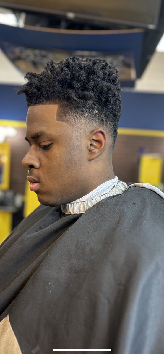 Barber901Kee's tweet photo. Book Either Link Below 👇🏽
https://t.co/8SVElbI24K
https://t.co/Ifa5MtKbCU

#memphisbarber #kecutz
#booksy #ndagamecutz #901barber #barbershop #barber  #atlantabarber #thecutapp #Grizzlies #memphis #Mississippi #arkansas #keethabarber https://t.co/cLjRDIfCAo