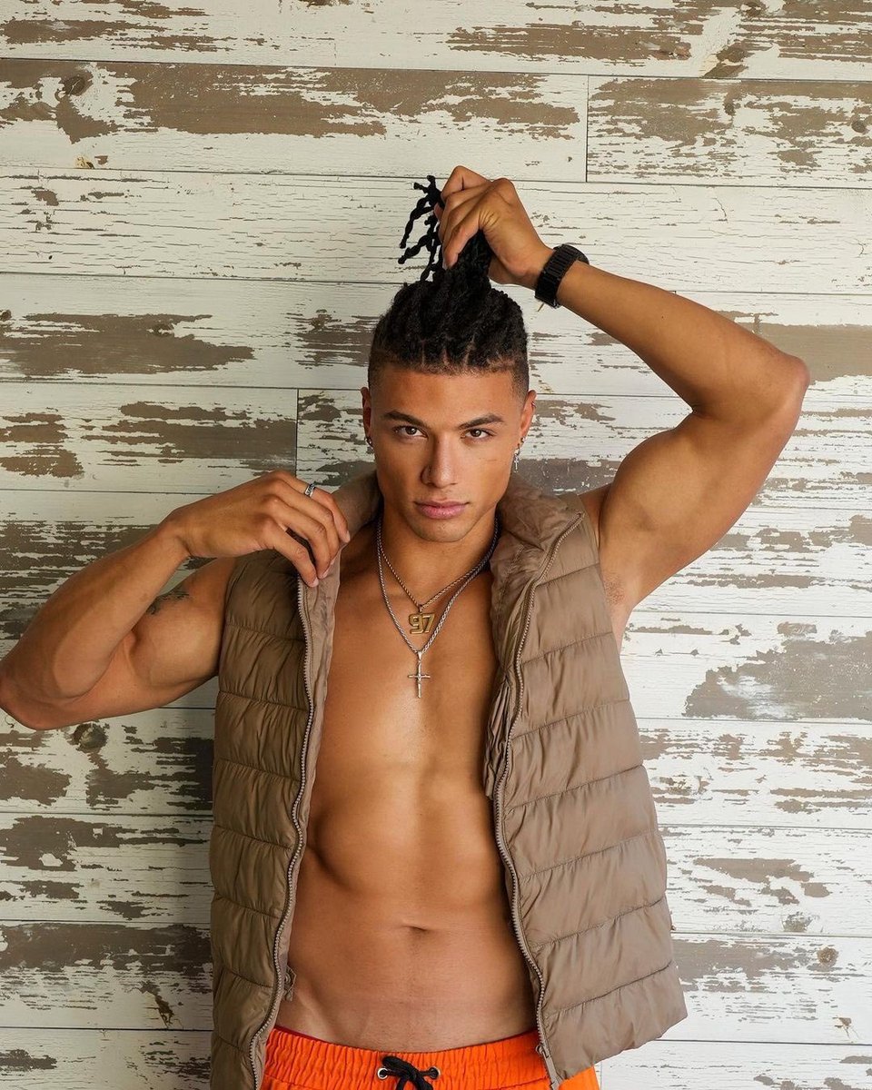 Fit Famous Males on Twitter: "Chase DeMoor 😍🔥"