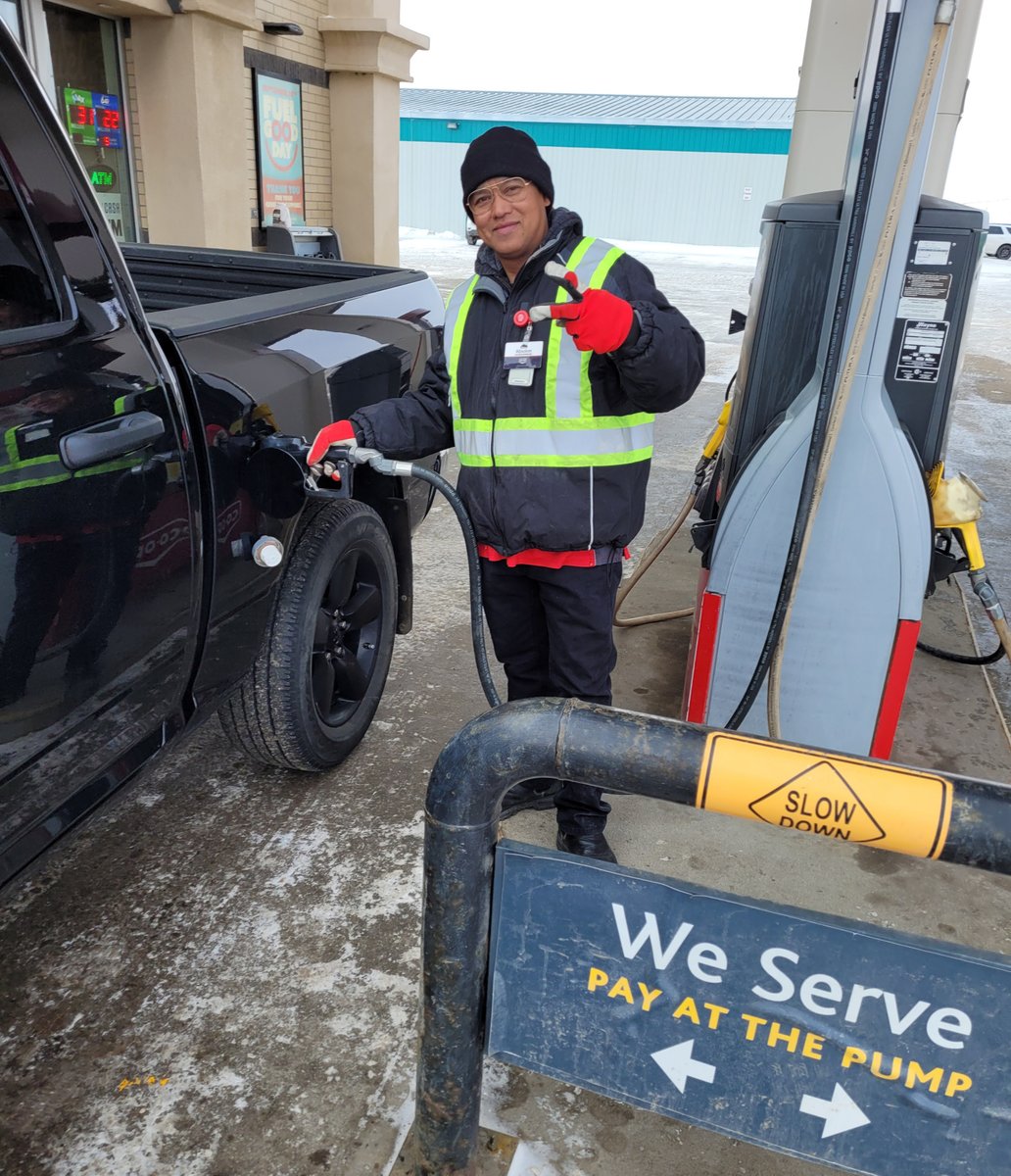 CentralPlainsCo's tweet photo. A BIG thank you goes out to all of Central Plains Co-op's #SubZeroHeroes who pump your gas in this bitter cold! Here's Absolon braving the frigid temperature so you don't have to! ❄️ https://t.co/diQRLEi6Nf