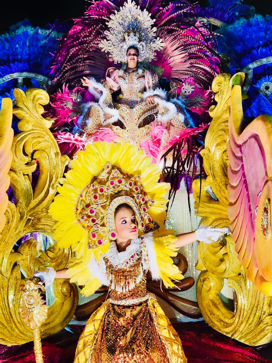 betzaida_rosas's tweet photo. Noche de Lunes de carnaval #LaVilladeLosSantos #CalleArriba
#Azuero
#MiFoto
El despliegue de fuegos artificiales de calle arriba anoche fue impresionante. 🙈 https://t.co/08xtxwh9eb