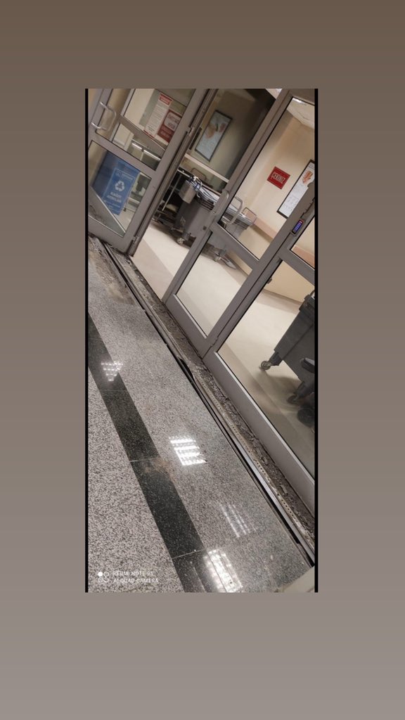 Bir meslektaşımdan 👇🏻

“Adıyaman eah ni paylaşmışsınız. O hastanede kalacak yer yok konteynır yok, ve 2 yaşındaki oğlumla beraber çalışmam gerekiyor. Oğlumu bırakabileceğim kimse yok. Kalacak yeri geçtim giyecek önlüğüm dahi yok.. bu zulmü unutmayacağız!! Sesimiz olun lütfen..”