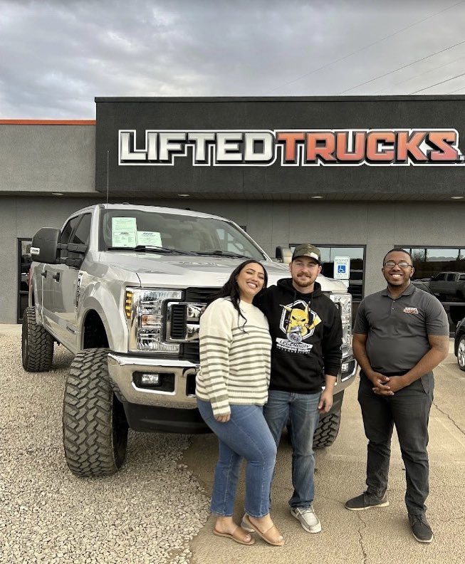 liftedtrucks's tweet photo. Couples who play together, stay together. Lifted Trucks Tucson customers with their new Super Duty! Find your perfect ride at 🔥https://t.co/llu8u3MrM1🔥 #weloveourcustomers #couplegoals
#liftedtrucks #powerstroke #powerstrokenation #dieseltrucks #toyhauler #superduty #fordtrucks https://t.co/uryh9PfvKv