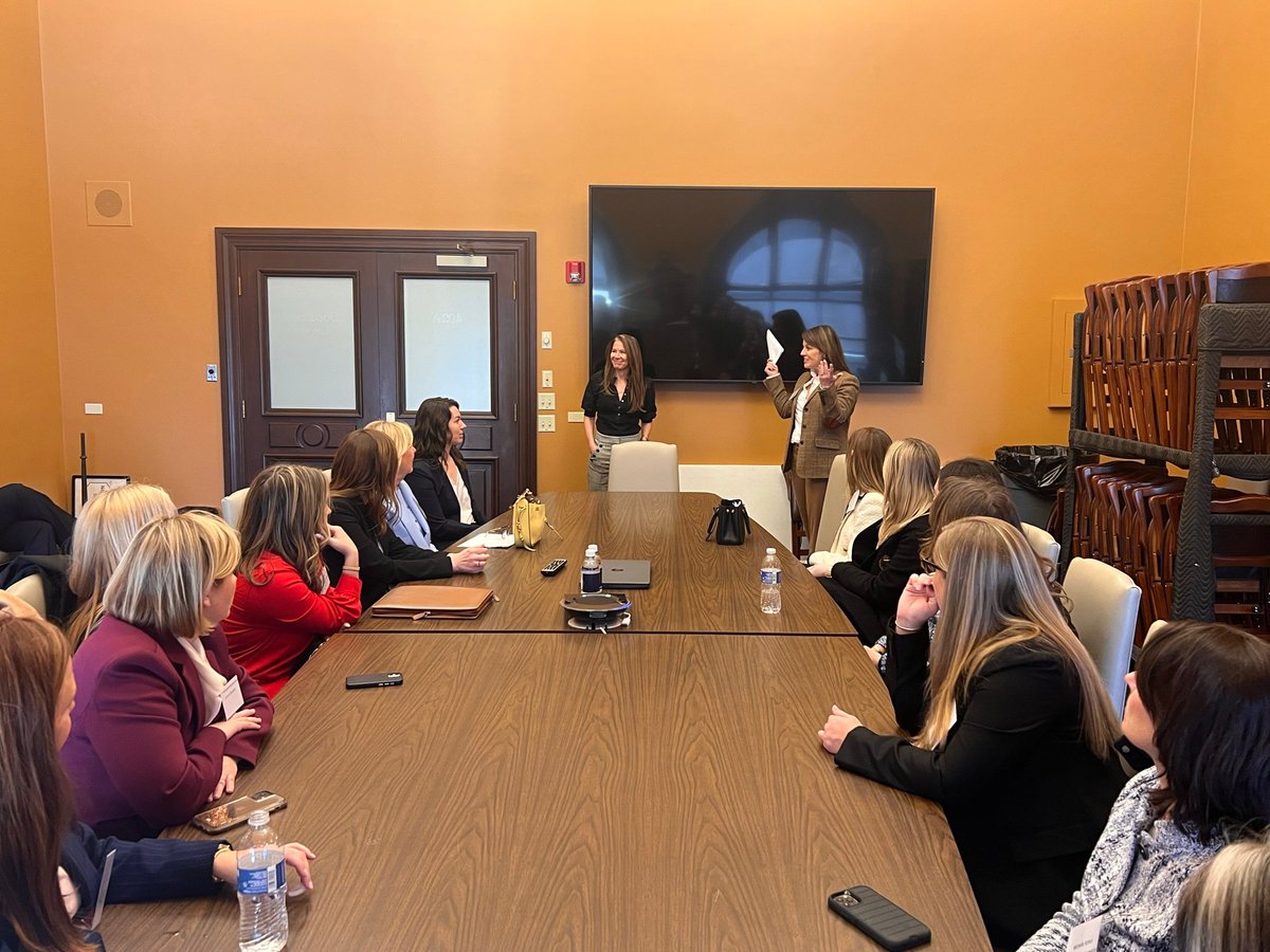 iltla's tweet photo. The women of ITLA's Women's Caucus meet with Judiciary Civil Chairwoman Representative Jennifer Gong-Gershowitz. #lobbydays #womenscaucus https://t.co/DnoG7KGnAO