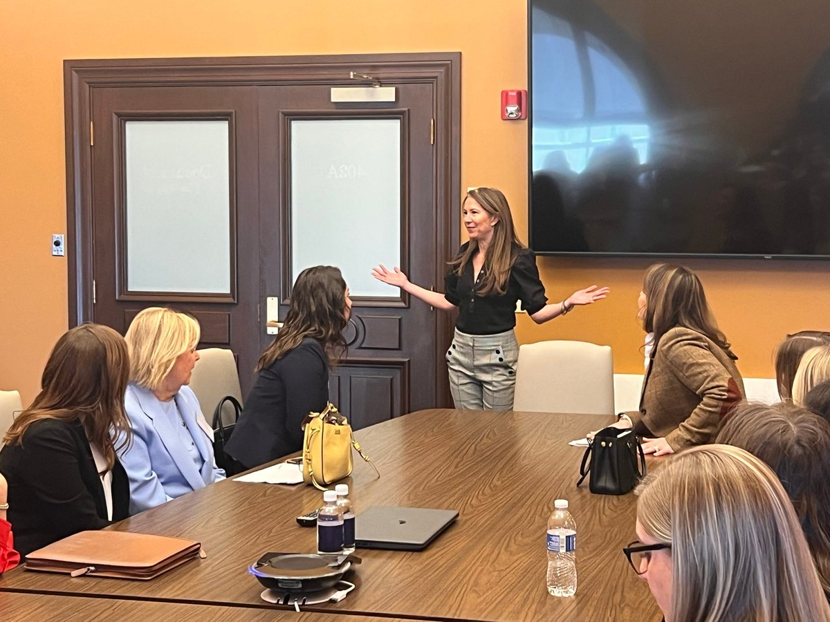 iltla's tweet photo. The women of ITLA's Women's Caucus meet with Judiciary Civil Chairwoman Representative Jennifer Gong-Gershowitz. #lobbydays #womenscaucus https://t.co/DnoG7KGnAO