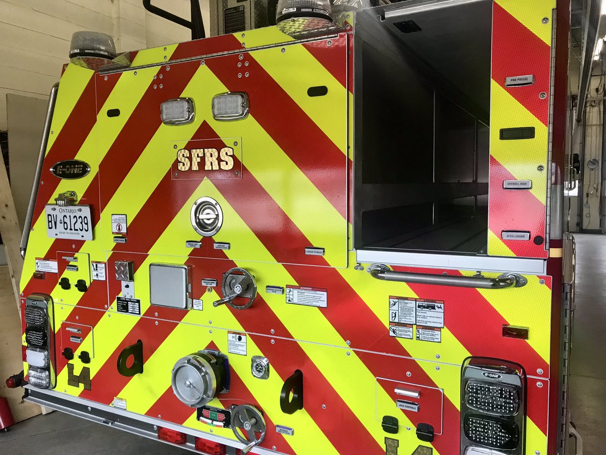 SarniaFire's tweet photo. This afternoon @SarniaFire received our newest apparatus. This new Ladder 4 that will be operating out of Station 4 on Wellington Street. This new ladder truck has a shorter wheelbase for better manoeuvrability while still maintaining a long reach. https://t.co/Juj7FrUrhj