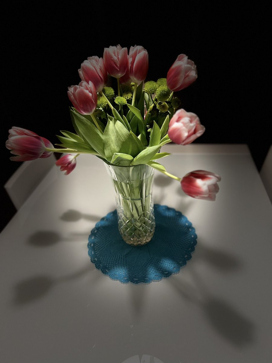 VGobbato's tweet photo. #tulips sul tavolo della mia cucina 🙂 https://t.co/K1HZsbod5T