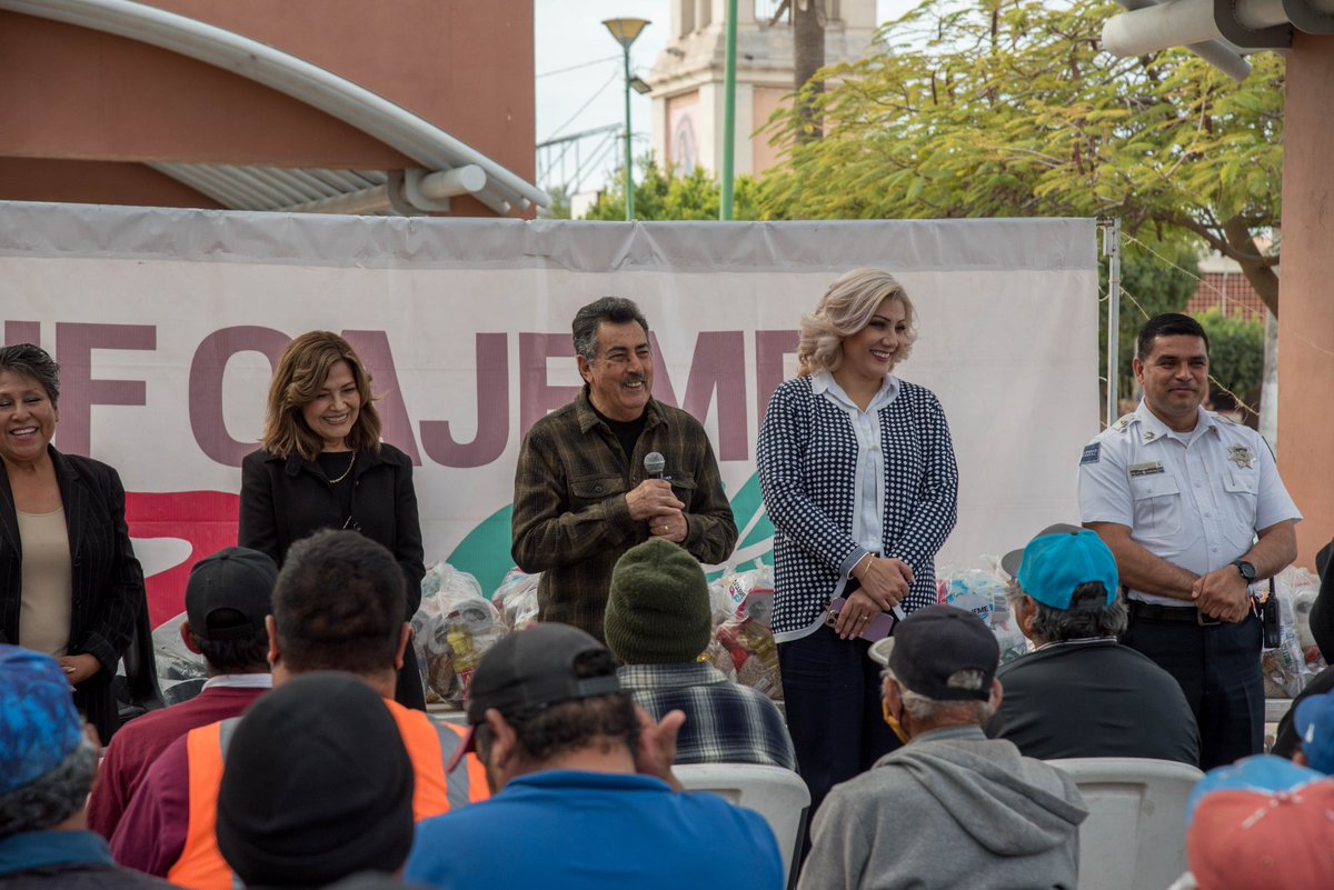 DifCajeme's tweet photo. DIF Cajeme en coordinación con Programas Preventivos de Seguridad Pública, realizaron entrega de cobijas, botas, camisetas y despensas a integrantes del programa “Lavacarros”.
#DIFCajeme #ProgramasPreventivos #SeguridadPublica #SumandoVoluntades #lavacarros #MunicipiodeCajeme https://t.co/F3jD5ZVmTJ