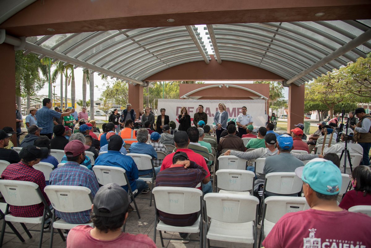 DifCajeme's tweet photo. DIF Cajeme en coordinación con Programas Preventivos de Seguridad Pública, realizaron entrega de cobijas, botas, camisetas y despensas a integrantes del programa “Lavacarros”.
#DIFCajeme #ProgramasPreventivos #SeguridadPublica #SumandoVoluntades #lavacarros #MunicipiodeCajeme https://t.co/F3jD5ZVmTJ
