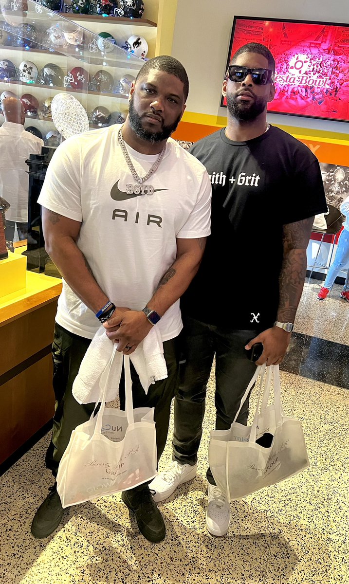 Shane “BamBino” Boyd (@shaneboyd7) on Twitter photo Happy Birthday to my Ace Boon <a href="/Oh_Boyd/">that boy good…</a> Blessed & proud to call you blood. Love ya Boogie🤞🏾
#WeDemBOYdS #BadBOYdS4L #NFL #SuperBowl #Phoenix #Arizona #JesusYear #33 Happy Birthday to my Ace Boon <a href="/Oh_Boyd/">that boy good…</a> Blessed & proud to call you blood. Love ya Boogie🤞🏾
#WeDemBOYdS #BadBOYdS4L #NFL #SuperBowl #Phoenix #Arizona #JesusYear #33